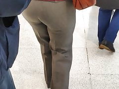 Tastey arse mature mummies in taut trousers