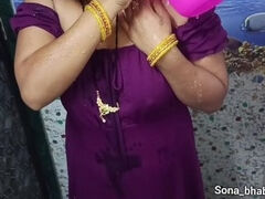 Ho Indian Desi Bhabhi Sona bathing.